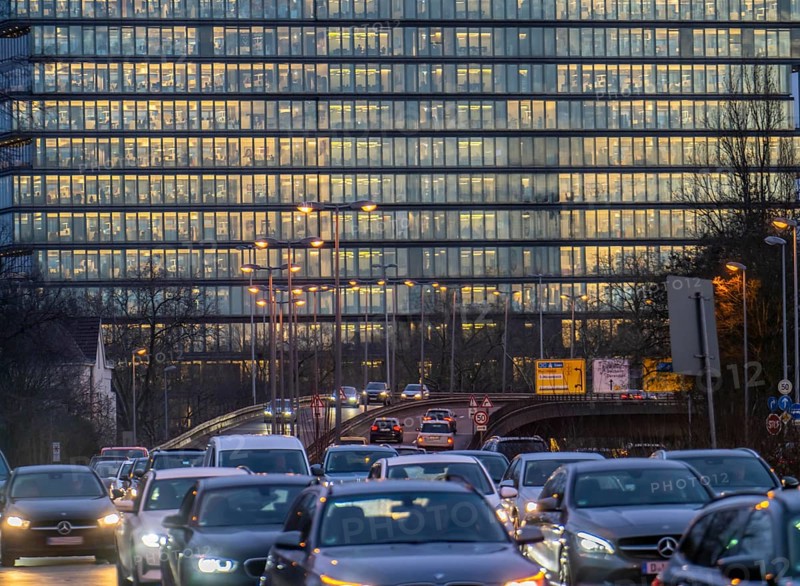 City centre traffic, Danziger Straße, B8, Düsseldorf, high-rise office building, evening traffic, North Rhine-Westphalia, Germany, Europe