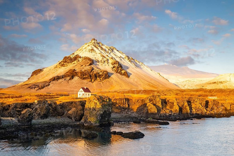 Detached house on the coast near Arnarstapi, Snäfellsnes Peninsula, Snæfellsnes, West Iceland, Iceland, Europe