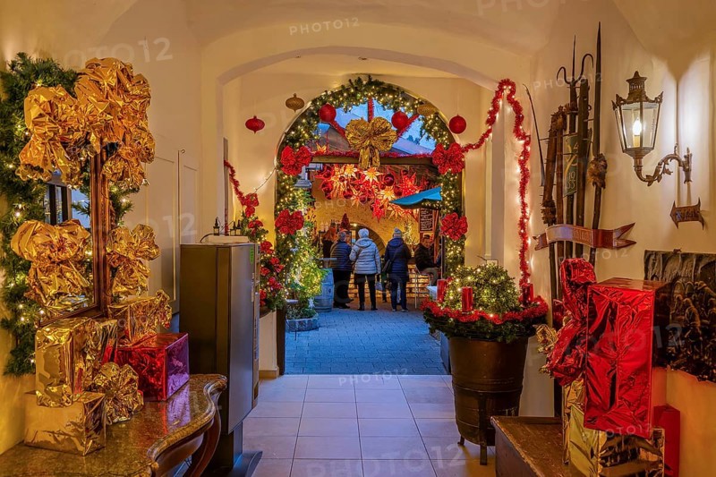 Christmas decorated passage to the mulled wine stand in the side passage at the Christmas market, Bad Tölz, Isartal, Upper Bavaria, Bavaria, Germany, Europe