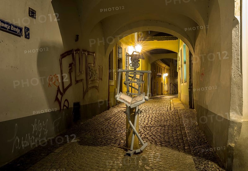 Passageway from Brüderstraße into Schwarze Straße with abstract figure of a reader at night, Görlitz, Saxony, Germany, Europe
