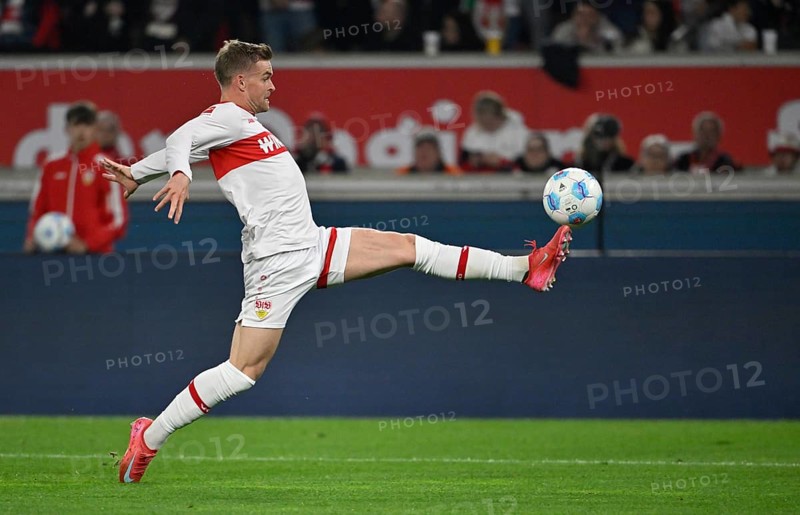 Maximilian Mittelstädt VfB Stuttgart (07) artistic on the ball MHPArena, MHP Arena Stuttgart, Baden-Württemberg, Germany, Europe