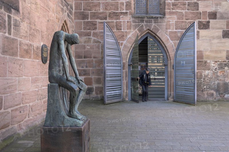 Main entrance of St Clare's Church, on the left the bronze sculpture of Job, created by the German sculptor Gerhard Marcks in 1957, St Clare's Church, Königstraße 66, Nuremberg, Middle Franconia, Bavaria, Germany, Europe