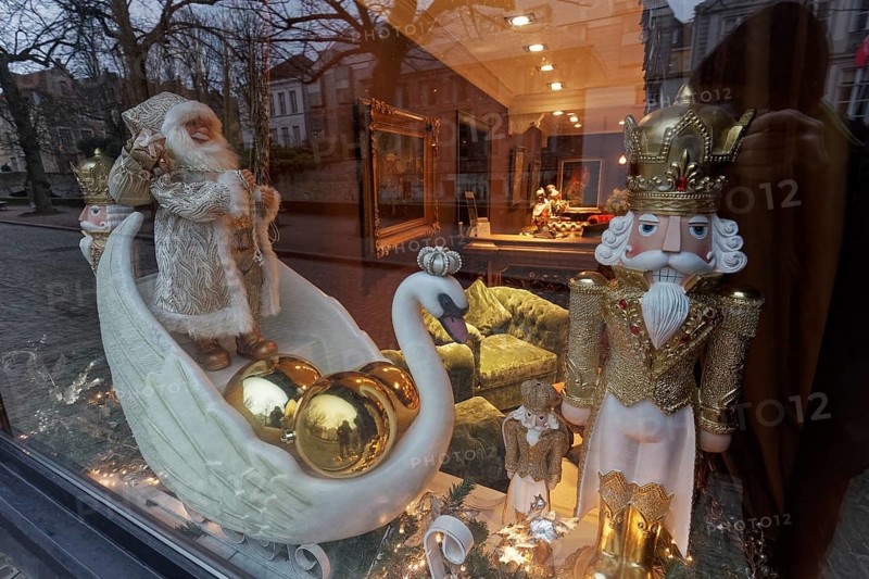 Artistically decorated window with Christmas figures and swan, Hotel Die Swaene, Bruges, West Flanders, Flanders, Belgium, Europe