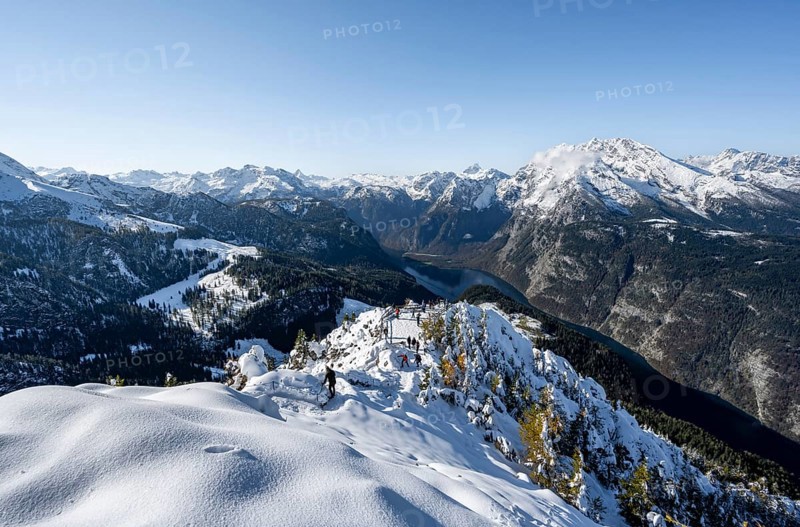 Snow-covered summit of the Jenner with viewing platform in autumn, view of Königssee and Watzmann, Berchtesgaden National Park, Berchtesgaden Alps, Schönau am Königssee, Berchtesgadener Land, Bavaria, Germany, Europe