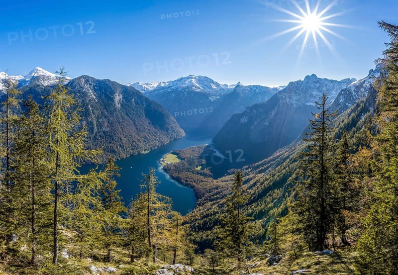 Panoramic view of the Königssee from the Archenkanzel viewpoint, autumnal forest and snow-capped mountains, Sonnenstern, Berchtesgaden National Park, Berchtesgadener Land, Upper Bavaria, Bavaria, Germany, Europe