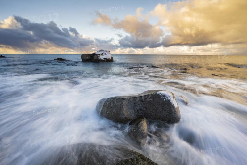 Rocks on the beach at Uttakleiv, Vestvågøya, Lofoten, Norway, Europe