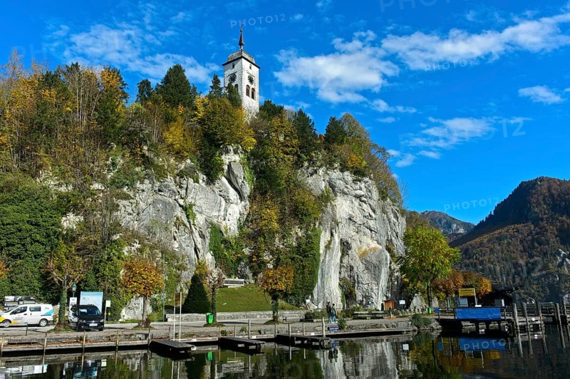 The Johannesberg Chapel on the Johannesberg rock above Lake Lake Traun, Traunkirchen, Salzkammergut, Austria, Europe