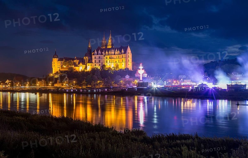 Albrechtsburg Castle and hustle and bustle on the Elbe during the wine festival, night shot, Meissen, Saxony, Germany, Europe