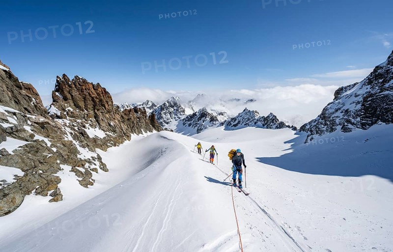 Ski tourer with rope, rope team on the Vadret da Porchabella glacier on the ascent to the summit of Piz Kesch, mountain landscape in winter, alpine tour, ski tour Bündner Haute Route, Albula Alps, Rhaetian Alps, Grisons, Eastern Switzerland, Switzerland, Europe