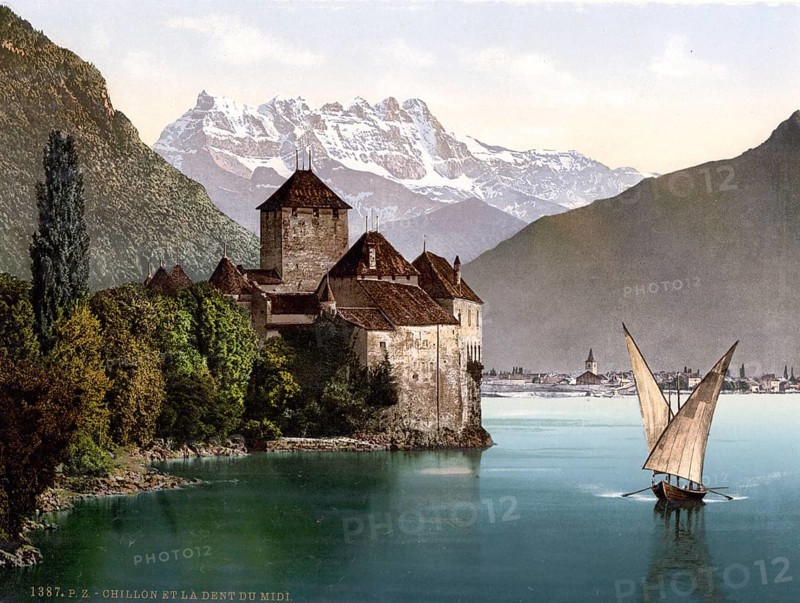 A lateen-sail barque on Lake Geneva near the Château de Chillon and with the Dents du Midi in the background, Switzerland, Historic, digitally restored reproduction from a 19th century original, Record date not stated, a lateen-sail barque on Lake Geneva near the Château de Chillon and with the Dents du Midi in the background, Switzerland, Historic, digitally restored reproduction from a 19th century original, Record date not stated, Europe