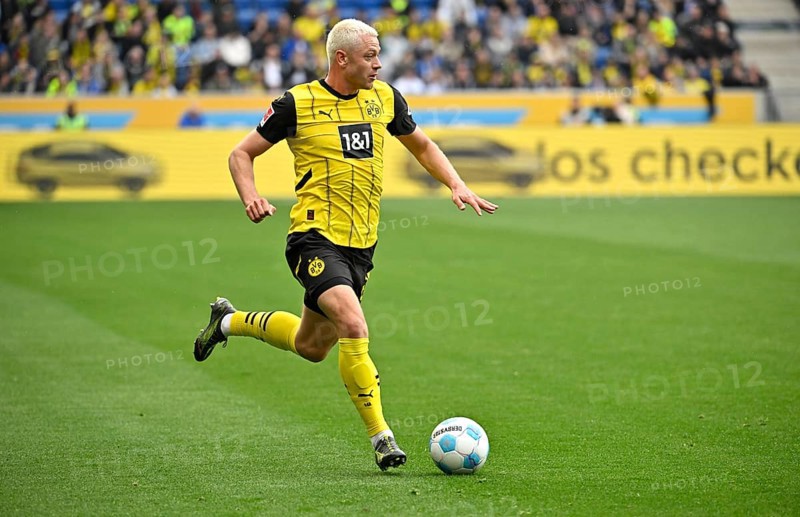 Julian Ryerson Borussia Dortmund BVB (26) Action on the ball PreZero Arena, Sinsheim, Baden-Württemberg, Germany, Europe