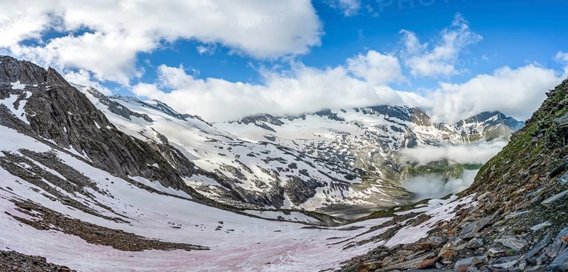 Mountain landscape with snowfields, summit Hoher Weißzint and Hochsteller with glacier Schlegeiskees and Furtschaglkees, Berliner Höhenweg, Zillertal Alps, Tyrol, Austria, Europe