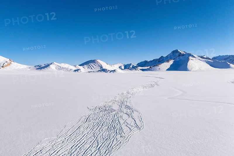Winter landscape of the Pamir plateau, animal tracks, Jarty Gumbez, Gorno-Badakhshan province, Tajikistan, Central Asia, Asia
