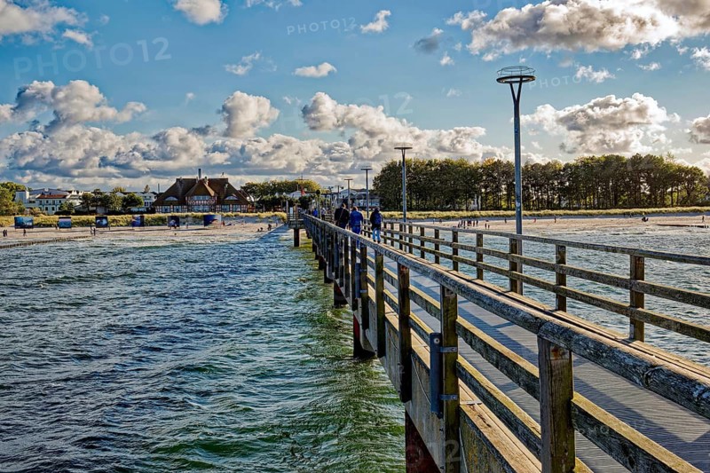 Diving gondola at the Zingst pier, cloudy mood, Zingst, Fischland-Darß-Zingst peninsula, Mecklenburg-Western Pomerania, Germany, Europe