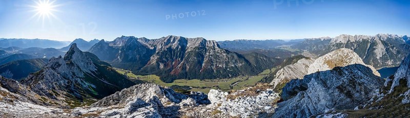 Panorama, view at the summit of the Große Arnspitze, mountain panorama with Karwendel Mountains and Arnplattenspitze, autumnal mountain landscape, near Scharnitz, Bavaria, Germany, Europe