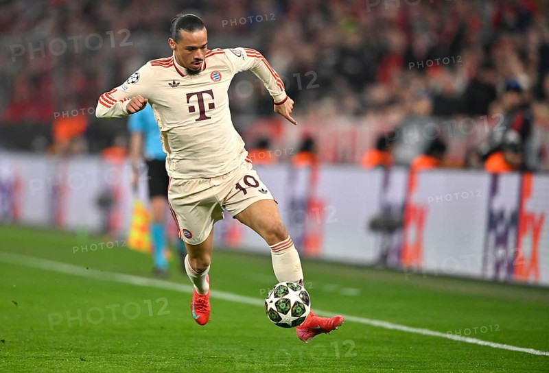 Leroy Sané FC Bayern Munich FCB (10) Action on the ball UEFA Champions League Allianz Arena, Munich, Bayern, Germany, Europe