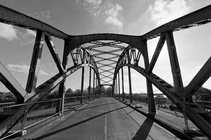Bassin Bridge, arched truss bridge over the former Ruhrort railway harbour, built in 1907, Ruhrort, Duisburg, North Rhine-Westphalia, Germany, Europe