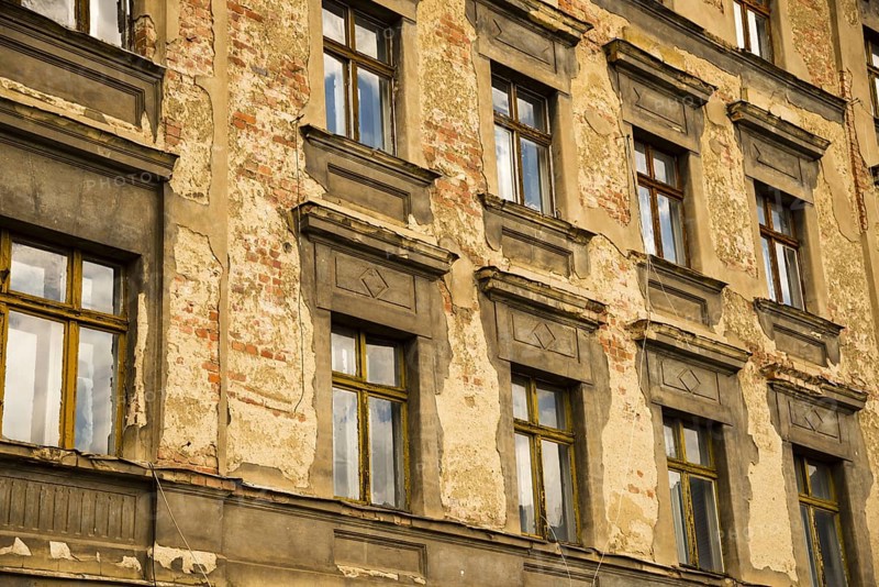 House facade, in need of renovation, city centre, Görlitz, Free State of Saxony, Germany, Europe