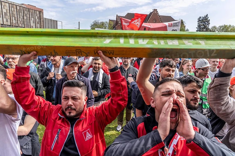 Demonstration of many thousands of steelworkers in front of the headquarters of ThyssenKrupp Steel Europe in Duisburg against massive job cuts following the participation of a foreign investor in the company, Green Steel Symbol, Duisburg North Rhine-Westphalia, Germany, Europe
