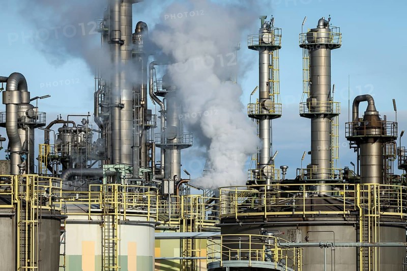 Oberhausen, North Rhine-Westphalia, Germany, industrial plant in the chemical park, OQ Chemicals plant Ruhrchemie. OQ Chemicals (formerly OXEA) is a global manufacturer of oxo intermediates and oxo derivatives such as alcohols, polyols, carboxylic acids, speciality esters and amines. Site partners at the Oberhausen plant are the companies Air Liquide, Clariant, JM Johnson Matthey, Versalis, Celanes and Topas, Europe