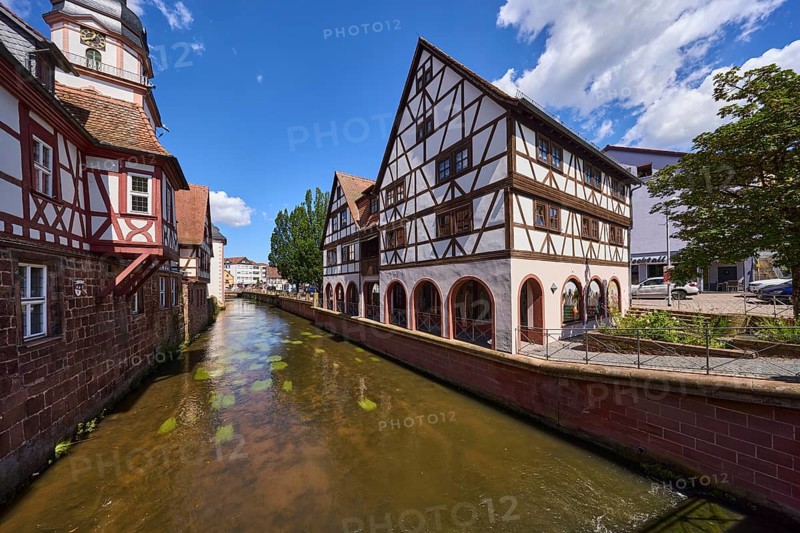 River Mümling, historic half-timbered houses, trees, blue sky with cumulus clouds, Erbach, Odenwald, Odenwaldkreis, Hesse, Germany, Europe