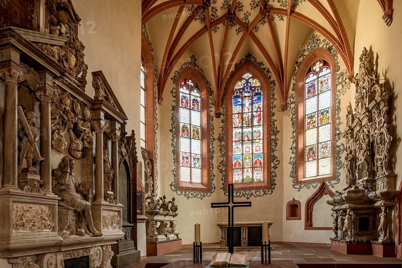 Protestant late Gothic town church, funerary monuments, tombs for Count Johann Casimir and Count Georg III von Erbach, choir of the pseudo-basilica, mixture of basilica and hall church, historic old town, Michelstadt, Odenwald, Hesse, Germany, Europe