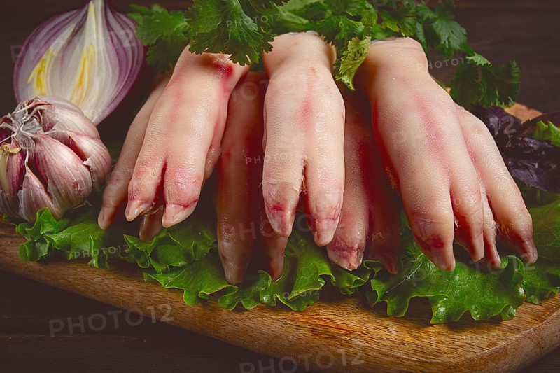 Raw, pig's feet, young piglet, piglet's hooves