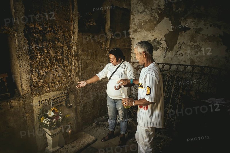 Giovanni Yanez (59) and his woman Manuela Fernández (43) mourn the death of their daughter Rusmary Katiuska Aguilar Fernández, who was shot dead by security forces, Cementerio del Sur, Caracas, Venezuela, South America