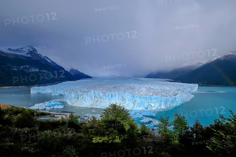 El Calafate, Patagonia, Argentina, Perito Moreno Glacier in Los Glaciares National Park. The Perito Moreno Glacier is part of the Patagonian ice field, the Campo Hielo Sur, the third largest freshwater reserve in the world. It is located in the province of Santa Cruz on Lago Argentino, the country's largest lake. The Perito Moreno Glacier is up to 30 kilometres long and 5 kilometres wide. Its edge is 70 metres high at its highest point. Small icebergs that have broken off from the glacier float in Lago Argentino. The glacier is one of the most beautiful sights in South America and is one of the most visited attractions in Argentina, South America