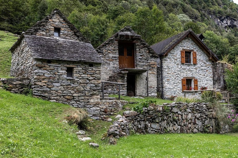 Typical Ticino stone houses in the village of Sonogno, Verzasca Valley, Valle Verzasca, Canton Ticino, Switzerland, Europe