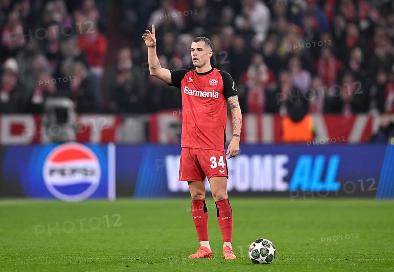 Granit Xhaka Bayer 04 Leverkusen (34) Gesture Gesture Perimeter advertising PEPSI UEFA Champions League Allianz Arena, Munich, Bavaria, Germany, Europe