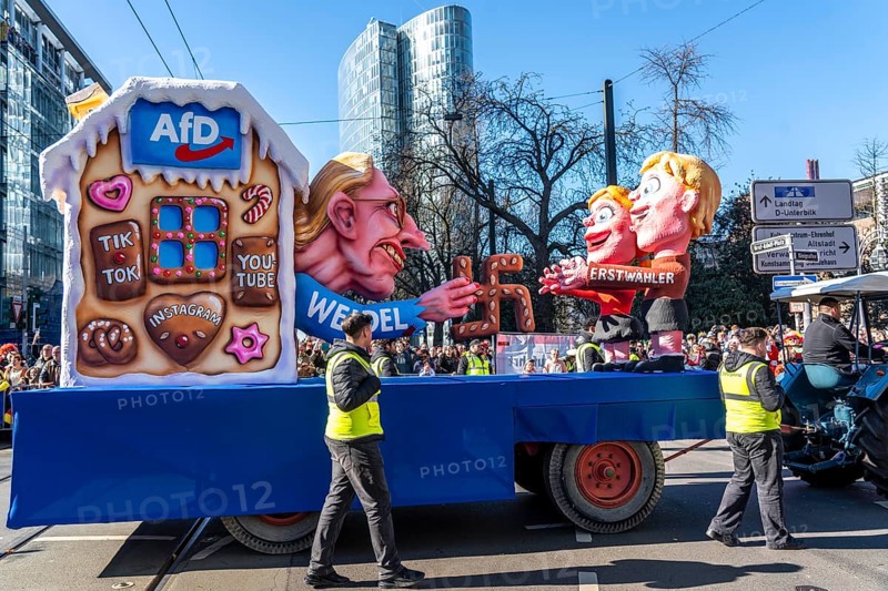Rose Monday parade in Düsseldorf, themed float by float builder Jacques Tilly, AFD Alice Weidel lures young people out of a witch's house with gingerbread in the shape of a swastika, election advertising via social media, North Rhine-Westphalia, Germany, Europe