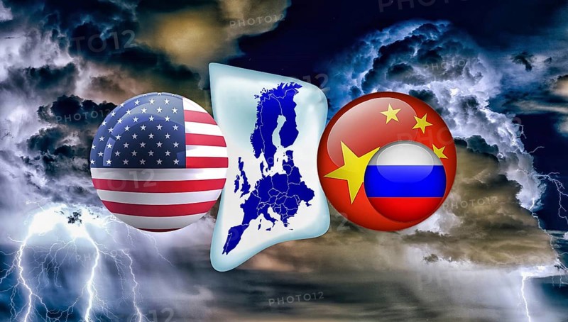 Symbolic image, EU European Union and Germany under pressure between USA-China-Russia, Donald Trump, cancelled values union, Nato, tariff threats, Elon Musk, Mark Zuckerberg, social networks, fake news, hate, hate speech, DSG Digital Services Act, re-election, USA, politics, announcements, vendetta, wanted dictator, Republicans, USA electoral system, global danger, lies, 2nd term, global burden, Ukrainian war, storm Beluga (sturmgeon), North America