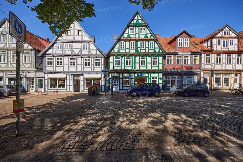 Outlet, Bahlsen GmbH und Co. KG, half-timbered houses, tree, shadow, pedestrian zone, row of houses, blue sky, cloudless, Schuhstraße, Brandplatz, Celle, Lüneburger Heide, district of Celle, Lower Saxony, Germany, Europe