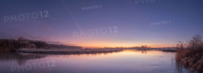 Panoramic view of the river Leine at sunset, winter, snow, ice, frost, cold, season, cosy, panorama, landscape photo, nature photo, flora, fauna, landscape format, pasture, grasses, flat land, sky, clouds, sunset, backlight, Neustadt am Rübenberge, Hanover region, Lower Saxony, Germany, Europe