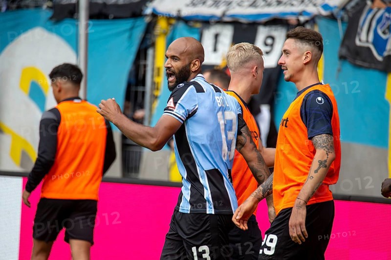 Football 3rd division, 2024/25 season, matchday 8: Waldhof Mannheim vs Rot-Weiß Essen. Picture: Big cheers after Terrence Boyd's goal (13, Mannheim)