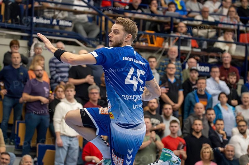 30.10.2024, 2nd HBL (German Handball League), Matchday 10: Eulen Ludwigshafen against VfL Lübeck-Schwartau. Picture: Jan-Eric Speckmann (45, Lübeck) pulls away