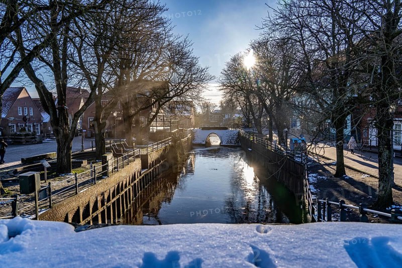 The fishing village of Greetsiel, municipality of Krummhörn, the old sluice, in winter, Lower Saxony, Germany, Europe