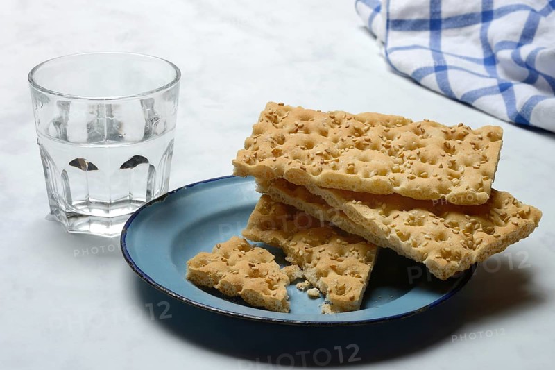 Crispbread on a plate and glass of water