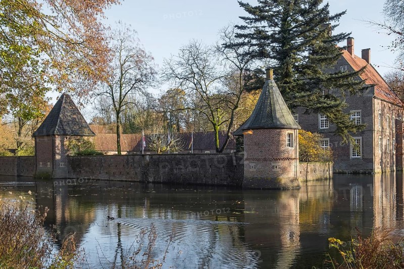 Historic castle with moat on a sunny autumn day, Haus Welbergen, Welbergen, Münsterland, North Rhine-Westphalia, Germany, Europe