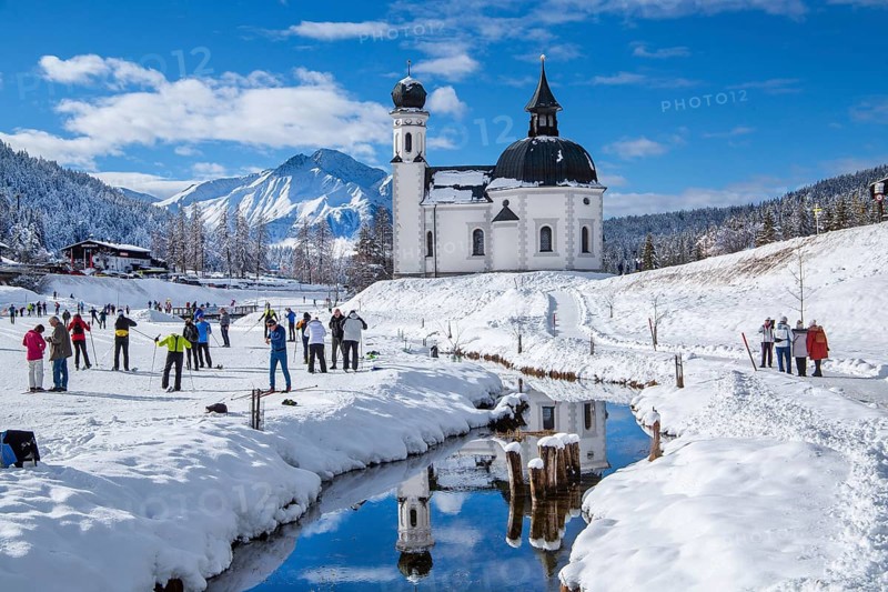 Seekirchl at the ski resort with Hocheder 2797m in winter, Seefeld, Seefeld Plateau, Tyrol, Austria, Europe