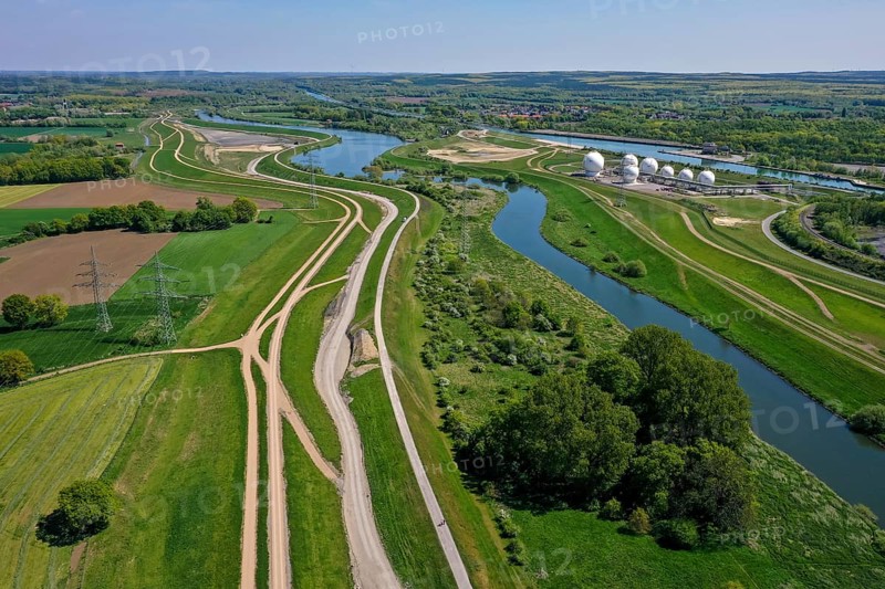 Haltern-Marl, North Rhine-Westphalia, Germany, Lippe, Flood protection in the Haltern-Lippramsdorf-Marl area (HaLiMa) . Flood protection on the River Lippe by relocating the dyke and thus extending the floodplain. Marl Chemical Park at the back right, Europe