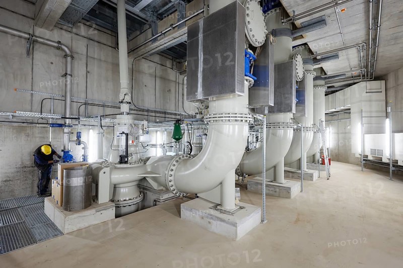 28.10.2020, Oberhausen, Ruhr area, North Rhine-Westphalia, Germany - Emscher conversion, new Emscher AKE sewer, here the new Oberhausen pumping station, the engine room with the pumps that will pump 16.000 litres of wastewater per minute, the ecological conversion of the Emscher system consists of the construction of a central wastewater treatment system in the Ruhr area, the construction of sewers and the renaturation of the Emscher and its tributaries 00X201028D024CARO (MODEL RELEASE: NO, PROPERTY RELEASE: NO (c) caro images / Rupert Oberhaeuser, http://www.caro-images.com, info@caro-images.com - If the photo is used for purposes other than journalism, please contact the agency - any use of the photo is subject to a fee !)