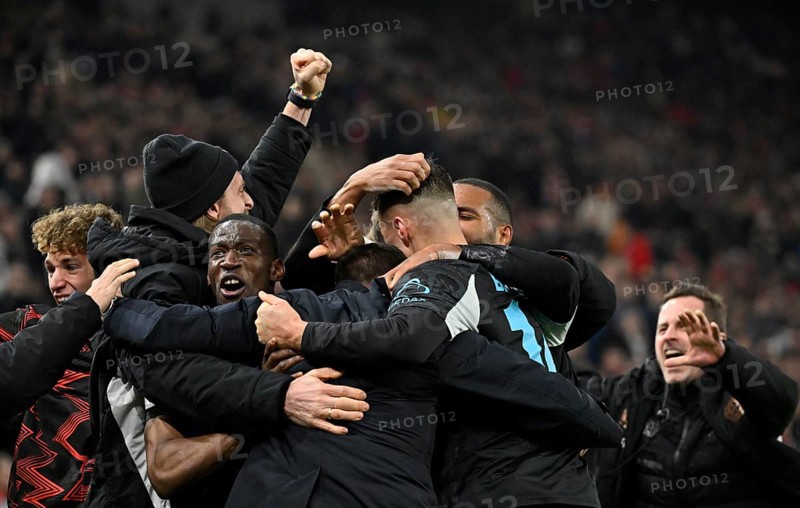 Unrestrained goal celebration in stoppage time, coach Xabi Alonso Bayer 04 Leverkusen Patrik Schick Bayer 04 Leverkusen (14) Jonathan Tah Bayer 04 Leverkusen (04) Nordi Mukiele Bayer 04 Leverkusen (23) MHPArena, MHP Arena Stuttgart, Baden-Württemberg, Germany, Europe