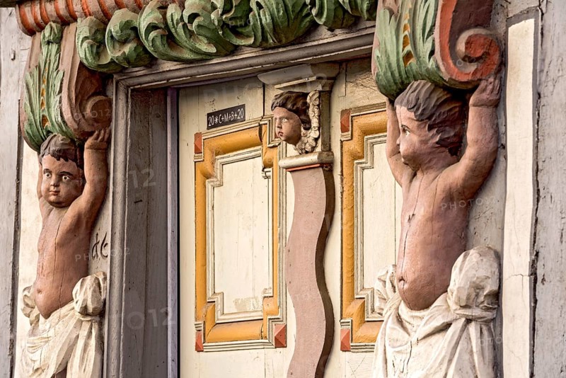 House Ohlschlaeger, historic half-timbered house of the Baroque period, portal with atlases, putti and colourful painted carvings, decor, colourful, unkempt, dirty, Borngasse, old town, Hadamar, Limburg-Weilburg, Westerwald, Hesse, Germany, Europe