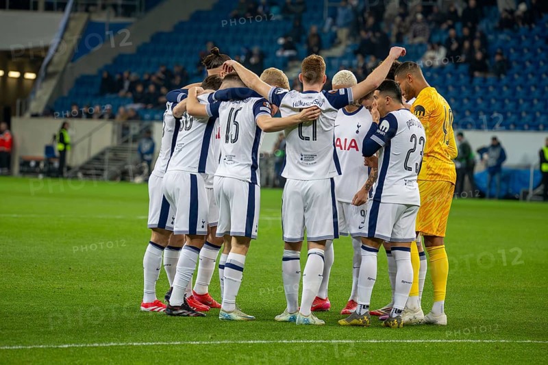 Football UEFA Europa League, 2024/25 season, matchday 7: TSG Hoffenheim v Tottenham Hotspur. Picture: The Tottenham team in front of the match