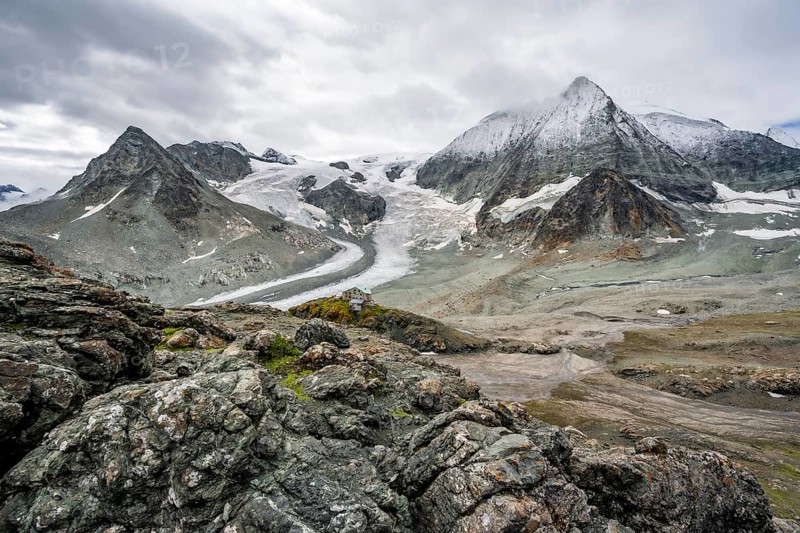 Impressive mountain landscape, mountain hut Cabane des Dix in front of glacier Glacier de Cheilon and summit Mont Blanc de Cheilon, Valais Alps, Valais, Switzerland, Europe