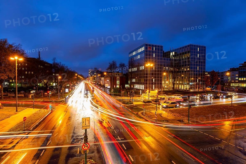 Bundesstrasse B224, Alfredstrasse, in Essen Rüttenscheid, evening rush hour traffic, this area would also be affected by a diesel driving ban, Essen, North Rhine-Westphalia, Germany, Europe