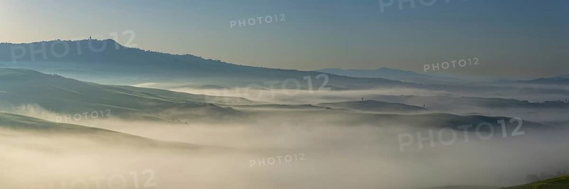 Landscape at sunrise around Volterra, province of Pisa, Tuscany, Italy, Europe