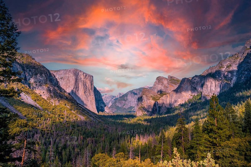 Tunnel View Overlook in a gorgeous summer sunrise, Yosemite National Park, California. United States